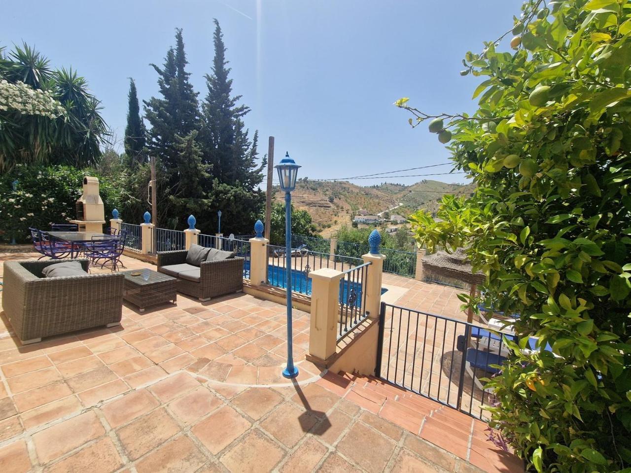 Vistas Al Lago With Private Pool Vinuela Exterior photo