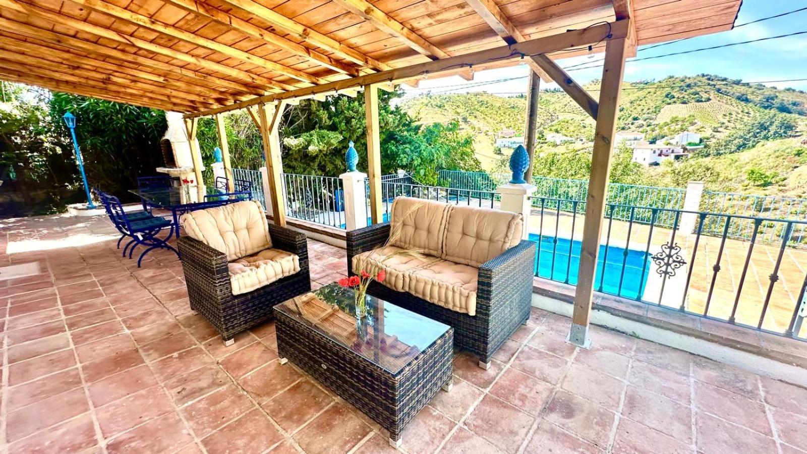 Vistas Al Lago With Private Pool Vinuela Exterior photo